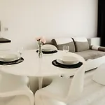 Unique 3City Apartments - Ufo Apartment